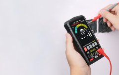 Habotest Univerzalni barvni LCD digitalni multimeter HT126B + LED svetilka