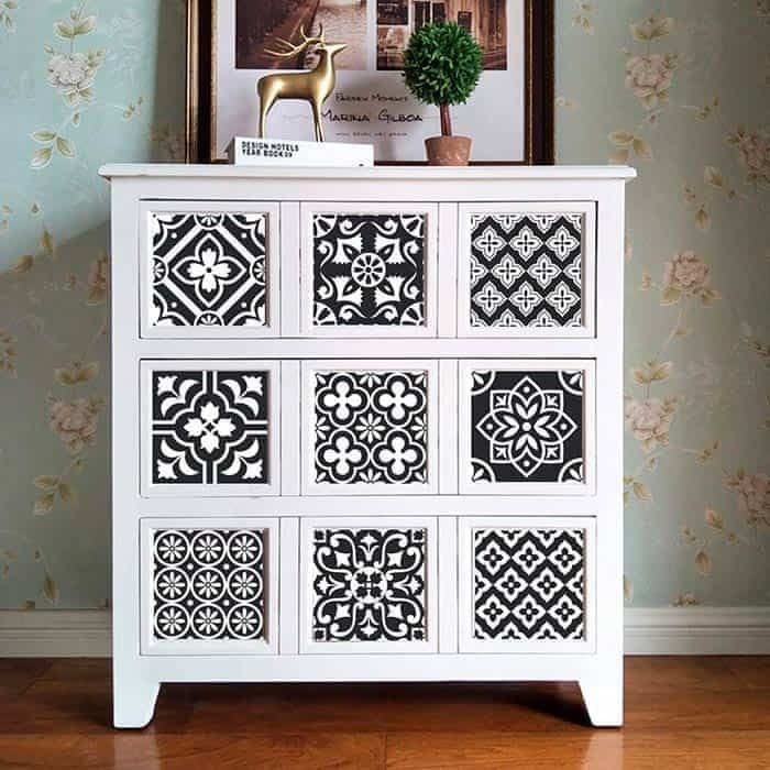 Netscroll Samolepilne stenske nalepke v imitaciji ploščic, vodoodporne nalepke za kihinjsko ali kopalniško dekoracijo, črni cvetlični vzorec, 10 kosov, 15x15 cm, TileDecor