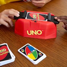 Asmodee igra s kartami UNO Showdown angleška izdaja