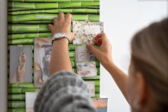 tulup.si Plošča iz plute Bambusova stena 40x60 cm Barvne zatiči