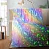 Netscroll Magična odeja, ki se sveti v temi, motiv zvezd in samorogov (unicorns), izjemno mehka in topla, modre barve, svetleča odeja je odlična ideja za darilo, 150x100 cm, LuminousBlanket-samorogi