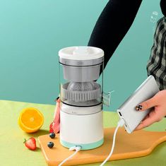 Netscroll Ožemalnik citrusov in ostalega sadja, prenosni sokovnik služi kot odlična ideja za darilo, hitra priprava zdravih napitkov, USB polnjenje, enostavno čiščenje, ProJuicer