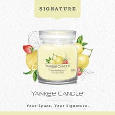 Yankee Candle Dišeča sveča Signature in glass medium Iced Berry Lemonade 368g