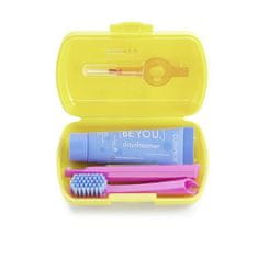 Curaprox Travel Set Yellow Set zložljiva zobna ščetka CS 5460 Ultra Soft 1 kos + zobna pasta Be You Daydreamer Blackberry & Licorice 10 ml + medzobna ščetka 2 kos + držalo za medzobno ščetko 1 kos