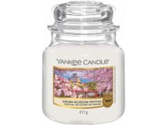 Yankee Candle Klasična Dišeča sveča v srednjem steklenem tulcu Sakura Blossom Festiva
