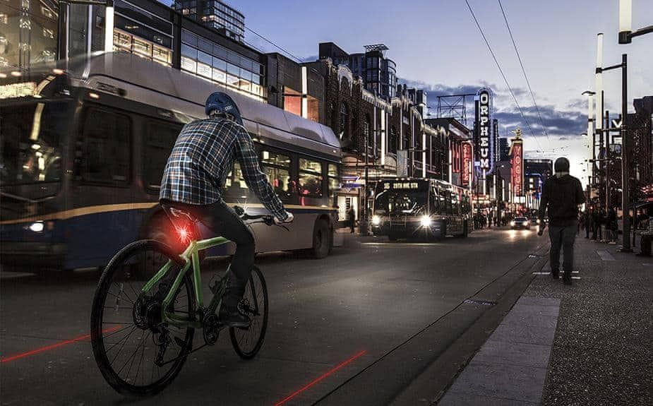 Netscroll Inovativna laserska luč za kolo, LED sijalka za kolo, kolesarska lučka je vodoodporna, različni načini osvetlitve, enostavna montaža, BikeStar