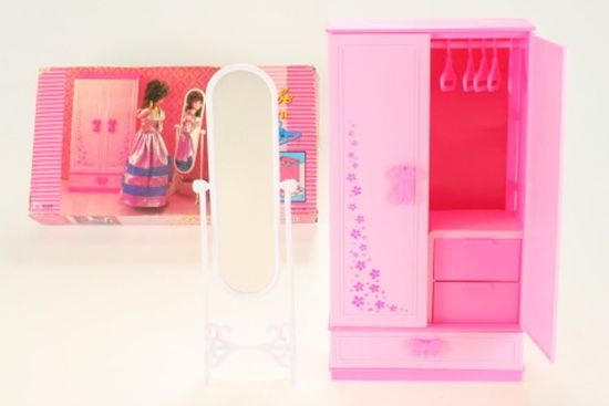 Popron Glorijina omara, Barbie igrače