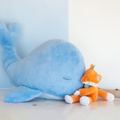 Doudou Plišasti modri kit 60 cm