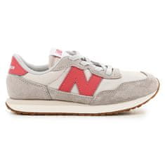 New Balance Čevlji 32.5 EU 237