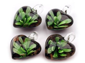 Stekleni obesek srce 21x21 mm - zelena irska