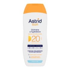 Astrid Sun Moisturizing Suncare Milk SPF20 vlažilen losjon za zaščito pred soncem 200 ml