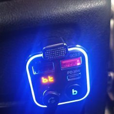 Northix Oddajnik Bluetooth z avtomobilskim polnilnikom 12 V / 24 V 