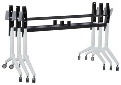 STEMA Okvir nagibne mize ZF-10. Dimenzije 146,5x68x72,2 cm. Okvir ima 4 kolesa, vključno z 2 z zavorami. Prašno lakirano v beli in črni barvi.