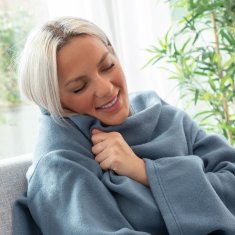 InnovaGoods Odeja z dvojnimi rokavi in osrednjim žepom Doublanket InnovaGoods - modra 