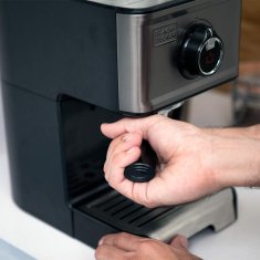 Black+Decker Espresso aparat Black+Decker BXCO1200E, 1200W, 15 bar, za 2 skodelici, s penilnikom mleka, črn/srebrn