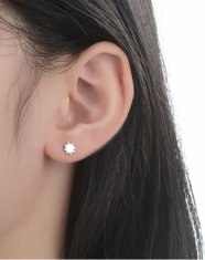 MOISS Minimalistični srebrni uhani Stars E0002491