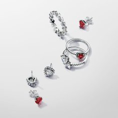 Pandora Romantičen srebrn prstan z rdečim kristalom 198421C02 (Obseg 58 mm)