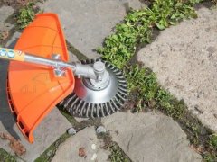 Verkgroup Kovinska krtača za čiščenje tlakovcev za motorno koso