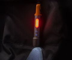 Forever TRAVELER ročna LED svetilka, 500 lumnov, 9 načinov svetenja, ZOOM funkcija, priloženi filtri, 1200mAh polnilna baterija, IP44 vodoodpornost, USB Type-C, karabin