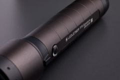 Led Lenser Ročna LED svetilka Ledlenser P7R Signature - črna, 2000 lm, IP68, zmagovalna tehnologija magnetnega polnjenja, 90 h delovanja