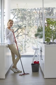 Vileda Vileda Ultramax Turbo Spin Mop - Črno-Rdeč, Zložljiva Ročka, Pralna Krpa za Laminate, Ploščice in Lesene Površine