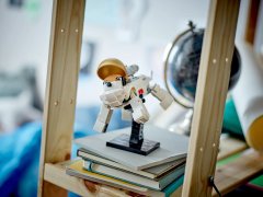 LEGO LEGO Creator 3 v 1 31152 Astronaut v vesolju - Kreativna igrača za otroke od 9 let naprej, 647 kosov