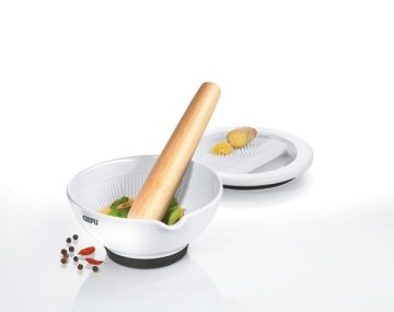 Gefu GEFU SURI Mlinček iz oreha in porcelana z malto iz tikovega lesa - kakovost in eleganca za vaše kuhanje