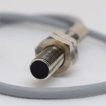 URSA Induktivni senzor M8, Tip senzorja DC PNP, Delovni in Mirovni izhod NO/NC, Oplaščen, Kabel 2m – zanesljiv enosmerni DC senzor za natančno zaznavanje kovinskih predmetov