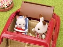 Sylvanian Families Družinski potovalni avtomobil rdeče barve z otroškim vozičkom in avtosedežem