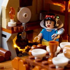 LEGO Disney 43242 Sneguljčica in koča sedmih palčkov