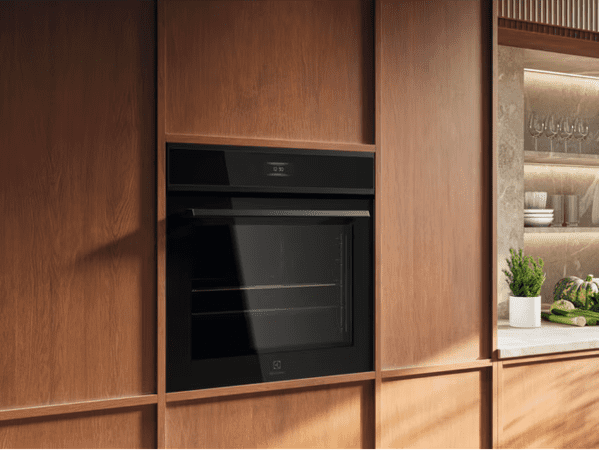 Electrolux EOE8P39H MealAssist vgradna pečica