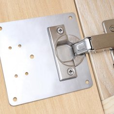 Netscroll Komplet plošč za popravilo tečajev, 2x nerjaveče plošče z vijaki za omare, vrata, predale in pohištvo, za hitro popravilo pohištva, 10×9 cm, SteelHinge
