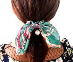 For Fun & Home Ročno izdelana elastična frotirna mašna za lase SCRUNCHIE, biserna, 6 cm x 11 cm