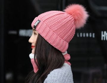 Camerazar Damski zimski komplet - tartan kapa s pompončico in nepremočljivim materialom, roza, 100% akrilna vlakna