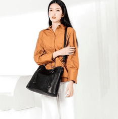 Camerazar Elegantna ženska torba s kovinskimi nitnimi detajli, črna, ekološka usnja, 29x39x14 cm