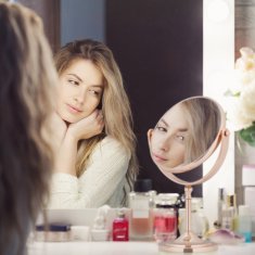 UNBRANDED Povečevalno ogledalo bakrene barve 
