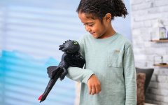 Spin Master Hug and glide Toothless, How to train your dragon