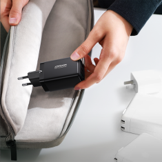 Joyroom Hitri omrežni polnilnik GaN USB 2x USB-C + kabel USB-C 1,2 m – črn