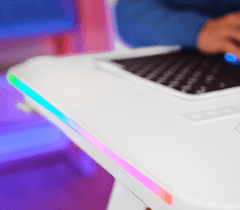Trust GXT 709W Luminus gaming miza, RGB, bela
