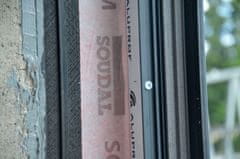 shumee SOUDAL SWS EXTRA OKENSKI TRAK ZA TOPLO MONTAŽO ZA NOTRANJO PROSTORIJO 70 mm/30 m LEPILNI TRAK