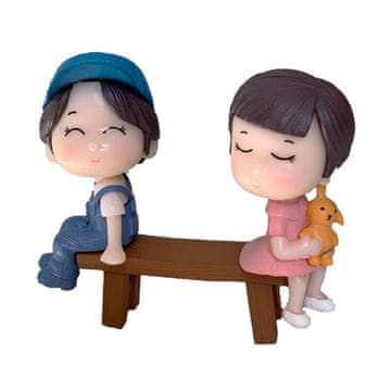 shumee Deklica in fantek v modrem klobuku na klopci z zajčkom