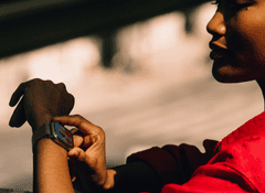 Apple Watch Series 11 pametna ura, GPS, 42mm + pašček, M/L, črn (MEQU4WF/A)