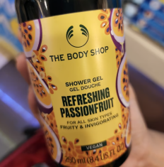 The Body Shop Osvežilni gel za prhanje s pasijonko – Refreshing Passionfruit 250ml