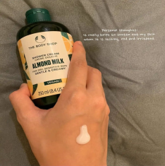 The Body Shop Krema za kopel in tuš Mandeljovo mleko 250ml