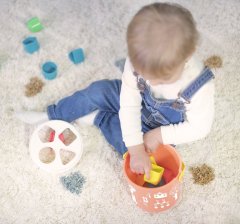 Miniland Baby Vedro s kockami za sortiranje oblik, losos