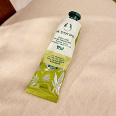 The Body Shop Zaščitna konopljina krema za roke 30 ml