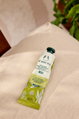 The Body Shop Zaščitna konopljina krema za roke 30 ml