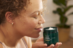 The Body Shop Jogurt za telo z mandljevim mlekom 200 ml