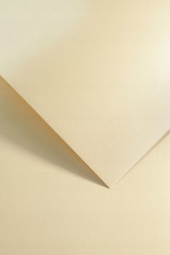 shumee DEKORATIVNI PAPIR ISLANDSKI KARTON KREMNE BARVE A3 20 LISTOV 250G ZA VABILA ZA DIPLOME
