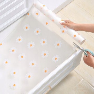 Korbi Zaščitna protizdrsna podloga za predale in omare 300x60 – marjetice